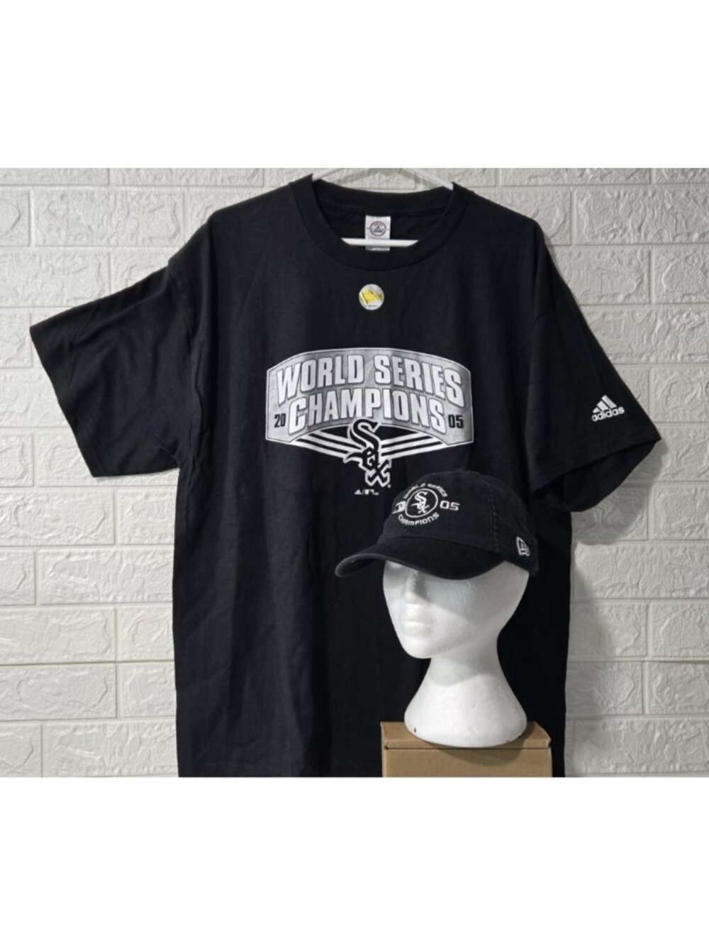 Chicago White Sox Official 2005 World Series Champions T-shirt And Hat Combo MLB